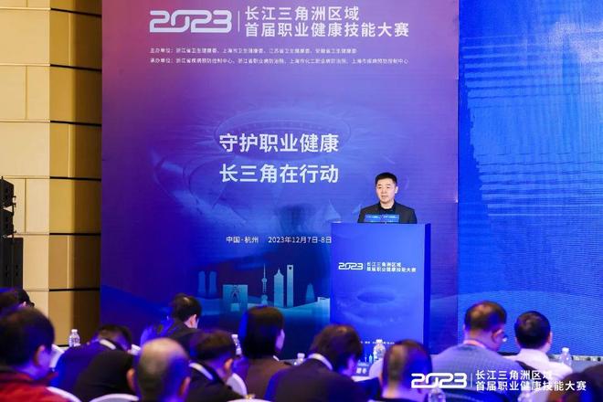 肩负着带领 肩负着带领